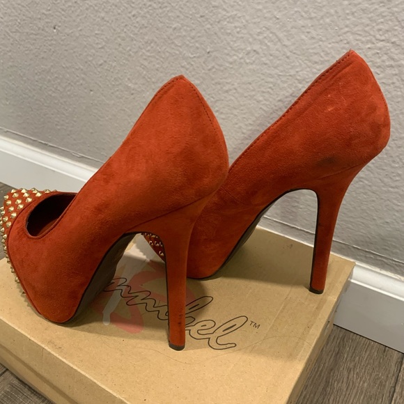Orange heels - Picture 3 of 5